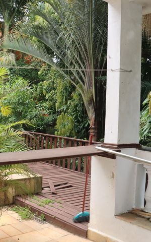 Casa de condomínio para alugar com 400m², 5 quartos e 4 vagasEdicula