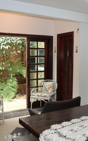 Casa de condomínio para alugar com 400m², 5 quartos e 4 vagasEdicula