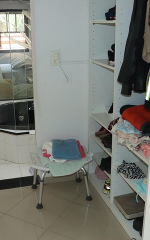 Casa de condomínio para alugar com 400m², 5 quartos e 4 vagasCloset Suíte 1