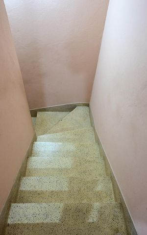 Casa à venda com 146m², 3 quartos e 2 vagasEscada 2
