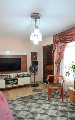 Casa à venda com 146m², 3 quartos e 2 vagasSala