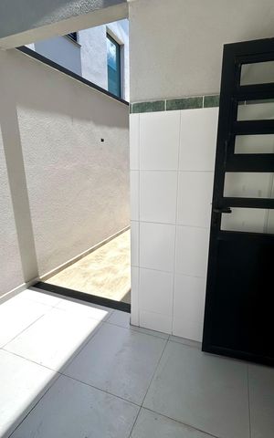 Casa à venda com 150m², 3 quartos e 3 vagas Casa à venda com 150m², 3 quartos e 3 vagasÁrea comum