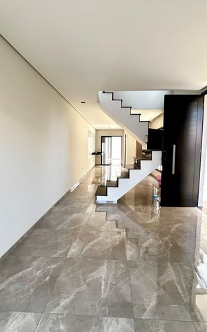Casa à venda com 150m², 3 quartos e 3 vagas Casa à venda com 150m², 3 quartos e 3 vagasSala