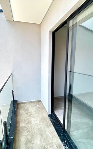 Casa à venda com 150m², 3 quartos e 3 vagas Casa à venda com 150m², 3 quartos e 3 vagasVaranda da Sala