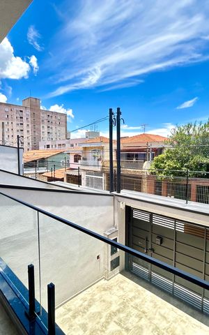 Casa à venda com 150m², 3 quartos e 3 vagas Casa à venda com 150m², 3 quartos e 3 vagasVaranda da Sala