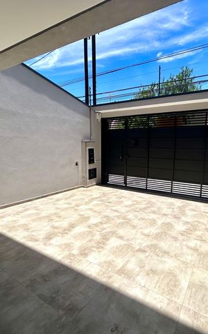 Casa à venda com 150m², 3 quartos e 3 vagas Casa à venda com 150m², 3 quartos e 3 vagasÁrea comum