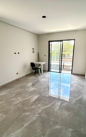 Casa à venda com 150m², 3 quartos e 3 vagas Casa à venda com 150m², 3 quartos e 3 vagasSala