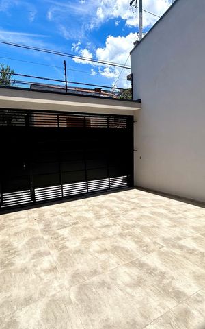 Casa à venda com 150m², 3 quartos e 3 vagas Casa à venda com 150m², 3 quartos e 3 vagasÁrea comum