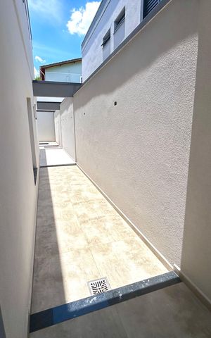 Casa à venda com 150m², 3 quartos e 3 vagas Casa à venda com 150m², 3 quartos e 3 vagasÁrea comum