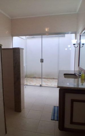 Casa de condomínio para alugar com 450m², 4 quartos e 5 vagas Casa de condomínio para alugar com 450m², 4 quartos e 5 vagasBanheiro