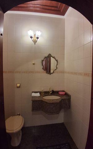 Casa de condomínio para alugar com 450m², 4 quartos e 5 vagas Casa de condomínio para alugar com 450m², 4 quartos e 5 vagasBanheiro