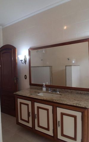 Casa de condomínio para alugar com 450m², 4 quartos e 5 vagas Casa de condomínio para alugar com 450m², 4 quartos e 5 vagasBanheiro