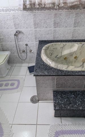 Casa à venda com 210m², 3 quartos e 6 vagas Casa à venda com 210m², 3 quartos e 6 vagasBanheiro da Suíte