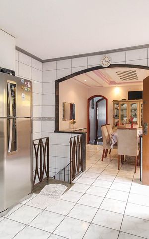 Casa à venda com 210m², 3 quartos e 6 vagas Casa à venda com 210m², 3 quartos e 6 vagasCozinha