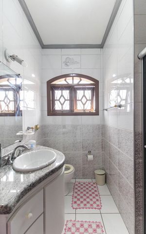 Casa à venda com 210m², 3 quartos e 6 vagas Casa à venda com 210m², 3 quartos e 6 vagasBanheiro Social
