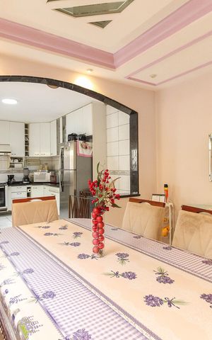 Casa à venda com 210m², 3 quartos e 6 vagas Casa à venda com 210m², 3 quartos e 6 vagasCopa