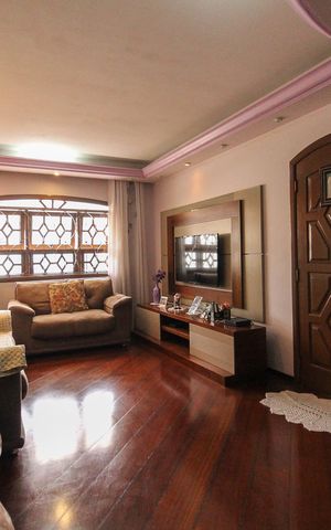 Casa à venda com 210m², 3 quartos e 6 vagas Casa à venda com 210m², 3 quartos e 6 vagasSala