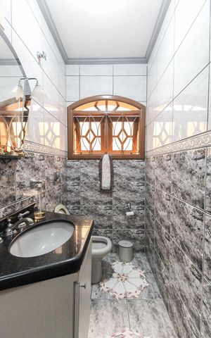 Casa à venda com 210m², 3 quartos e 6 vagas Casa à venda com 210m², 3 quartos e 6 vagasLavabo