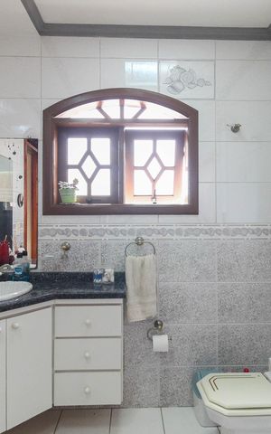 Casa à venda com 210m², 3 quartos e 6 vagas Casa à venda com 210m², 3 quartos e 6 vagasBanheiro da Suíte