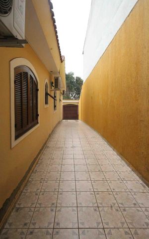 Casa à venda com 220m², 3 quartos e 5 vagas Casa à venda com 220m², 3 quartos e 5 vagasGaragem