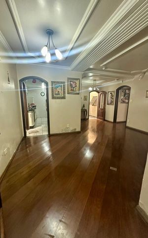 Casa à venda com 350m², 3 quartos e 4 vagas