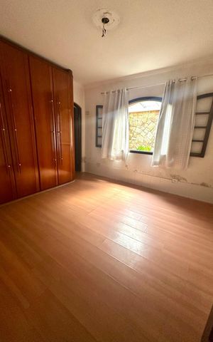 Casa à venda com 350m², 3 quartos e 4 vagas