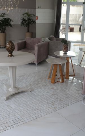 Apartamento à venda com 60m², 2 quartos e 2 vagasHall social