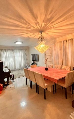 Casa à venda com 225m², 4 quartos e 2 vagas
