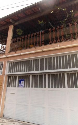 Casa à venda com 360m², 8 quartos e 5 vagas Casa à venda com 360m², 8 quartos e 5 vagasFachada