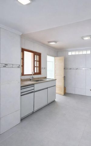 Casa à venda com 209m², 3 quartos e 2 vagas Casa à venda com 209m², 3 quartos e 2 vagasCozinha