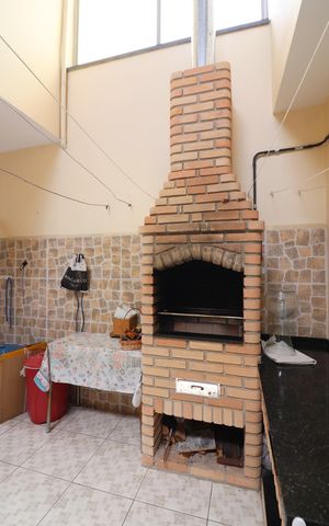 Casa à venda com 191m², 5 quartos e 2 vagasChurrasqueira