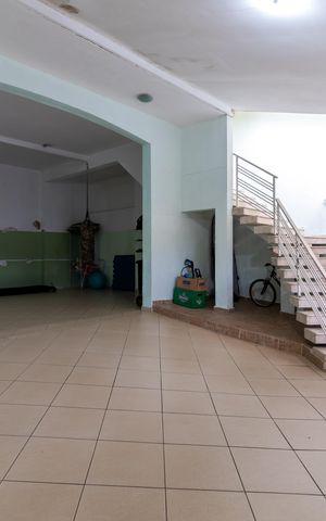 Casa à venda com 250m², 3 quartos e 3 vagas Casa à venda com 250m², 3 quartos e 3 vagasGaragem