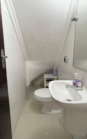Casa à venda com 120m², 3 quartos e 3 vagas Casa à venda com 120m², 3 quartos e 3 vagasLavabo