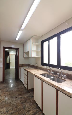 Apartamento para alugar com 320m², 4 quartos e 4 vagasCozinha