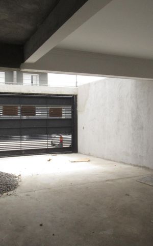 Casa à venda com 140m², 3 quartos e 4 vagasÁrea externa - Garagem