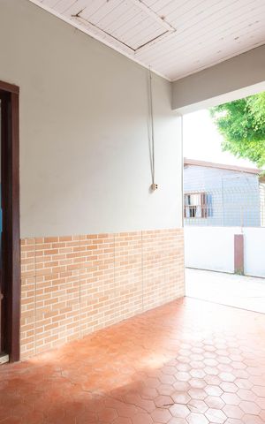 Casa à venda com 75m², 2 quartos e 6 vagas