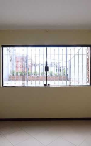Casa à venda com 135m², 4 quartos e 2 vagasSala
