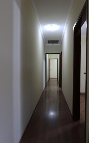 Casa à venda com 135m², 4 quartos e 2 vagasCorredor