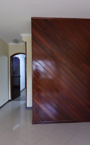 Casa à venda com 135m², 4 quartos e 2 vagasSala