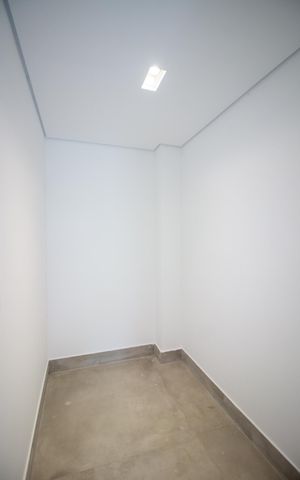 Casa de condomínio à venda com 650m², 3 quartos e 4 vagas Casa de condomínio à venda com 650m², 3 quartos e 4 vagasÁrea de Serviço