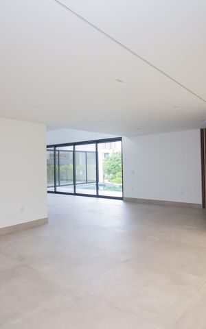 Casa de condomínio à venda com 650m², 3 quartos e 4 vagas Casa de condomínio à venda com 650m², 3 quartos e 4 vagasSala