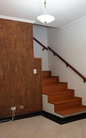 Casa à venda com 200m², 2 quartos e 2 vagasSala