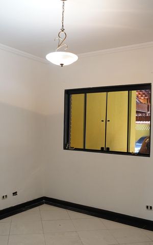Casa à venda com 200m², 2 quartos e 2 vagasSala