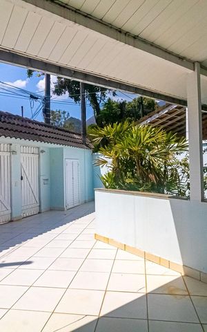 Casa de condomínio à venda com 241m², 3 quartos e 3 vagas
