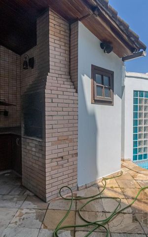 Casa de condomínio à venda com 241m², 3 quartos e 3 vagas