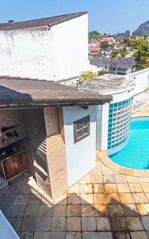 Casa de condomínio à venda com 241m², 3 quartos e 3 vagas