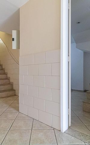 Casa de condomínio à venda com 241m², 3 quartos e 3 vagas