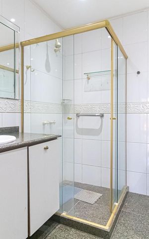 Casa de condomínio à venda com 241m², 3 quartos e 3 vagas