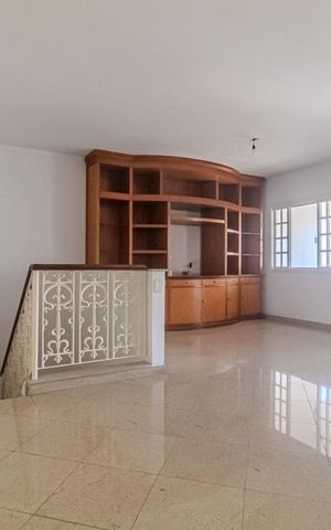 Casa de condomínio à venda com 241m², 3 quartos e 3 vagas