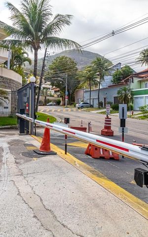 Casa de condomínio à venda com 241m², 3 quartos e 3 vagas